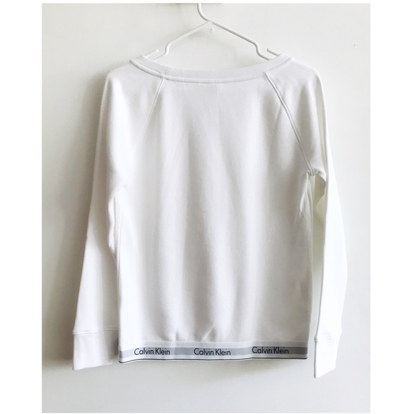 ✖️SOLD✖️Calvin Klein White Crewneck Sweatshirt - Picture 2 of 4